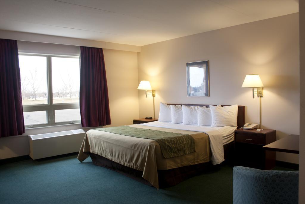 Comfort Inn & Suites Moose Jaw Extérieur photo