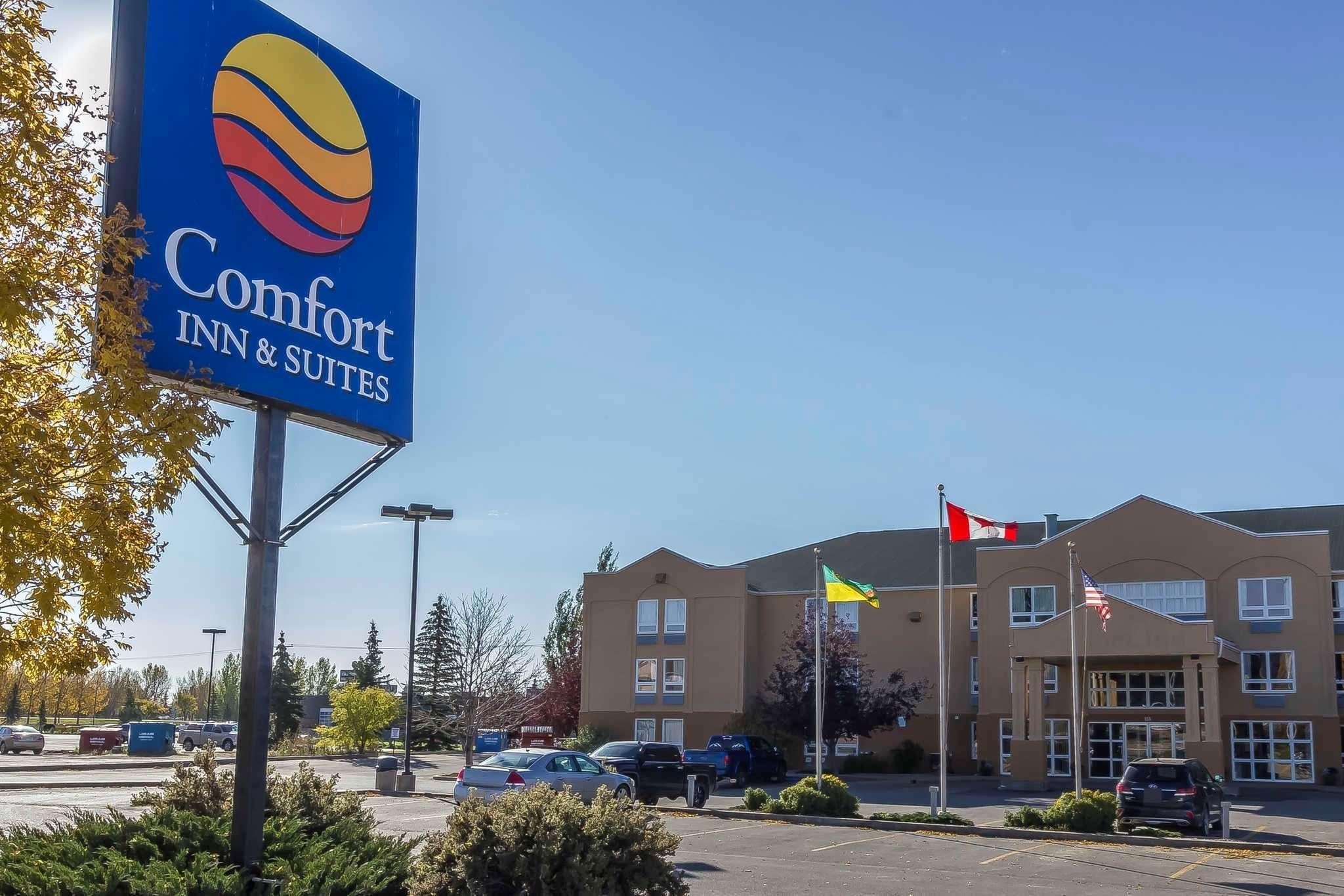 Comfort Inn & Suites Moose Jaw Extérieur photo