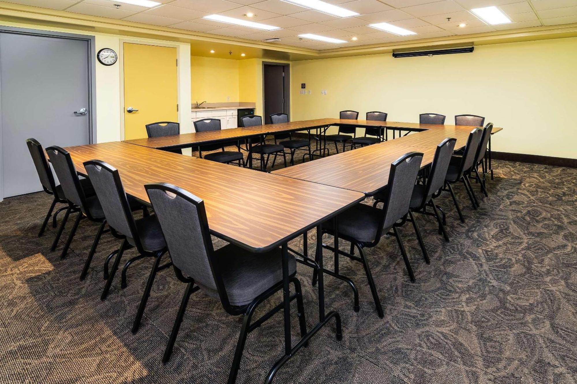 Comfort Inn & Suites Moose Jaw Extérieur photo