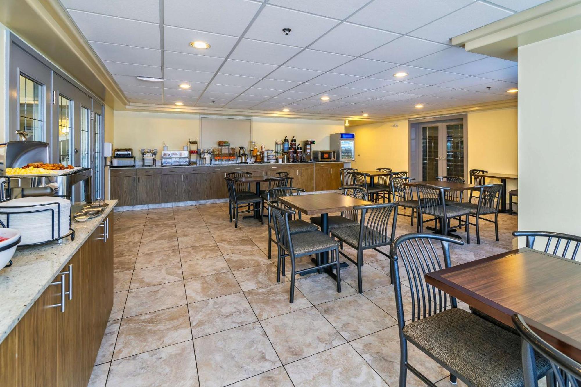 Comfort Inn & Suites Moose Jaw Extérieur photo