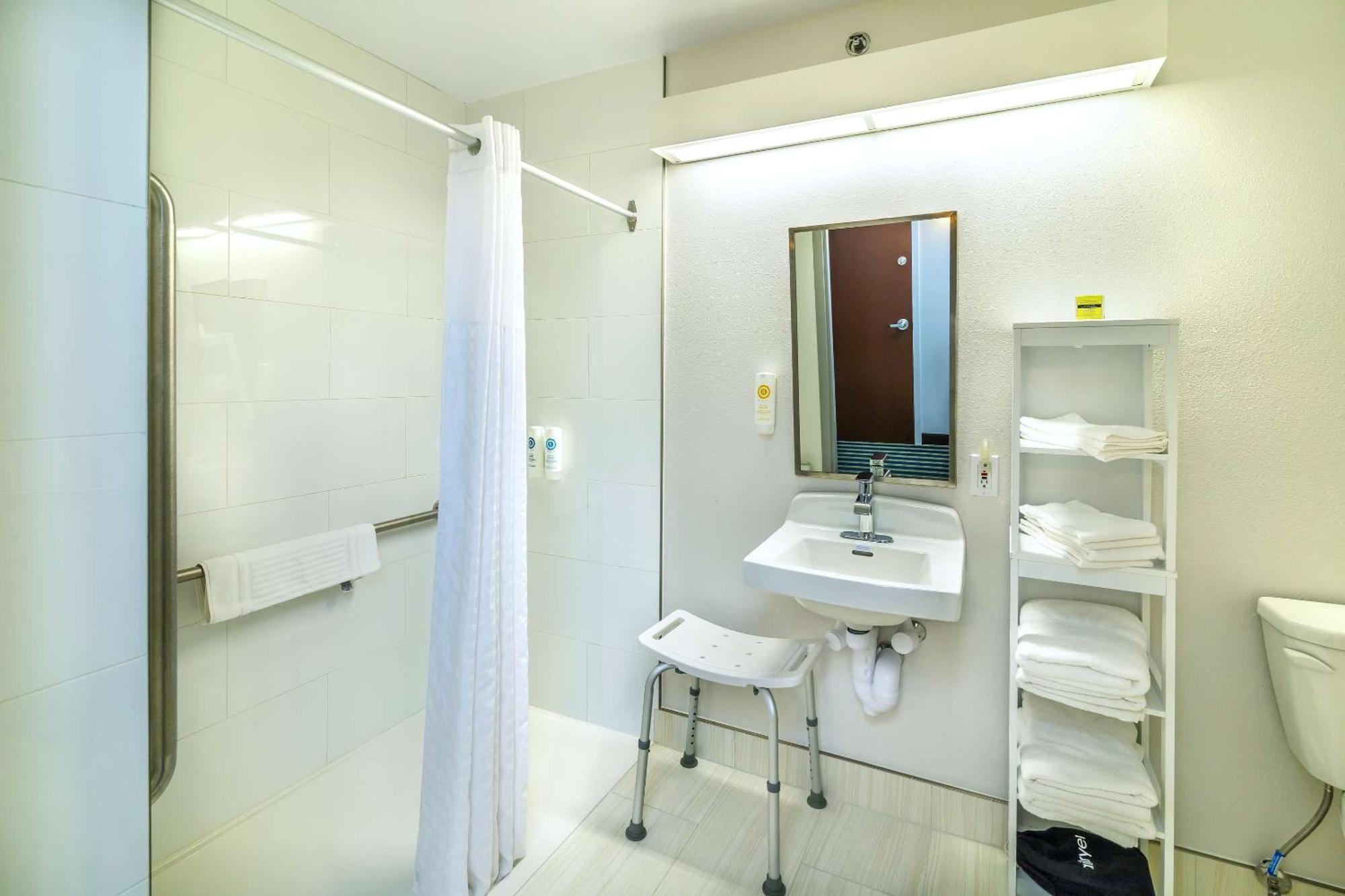 Comfort Inn & Suites Moose Jaw Extérieur photo