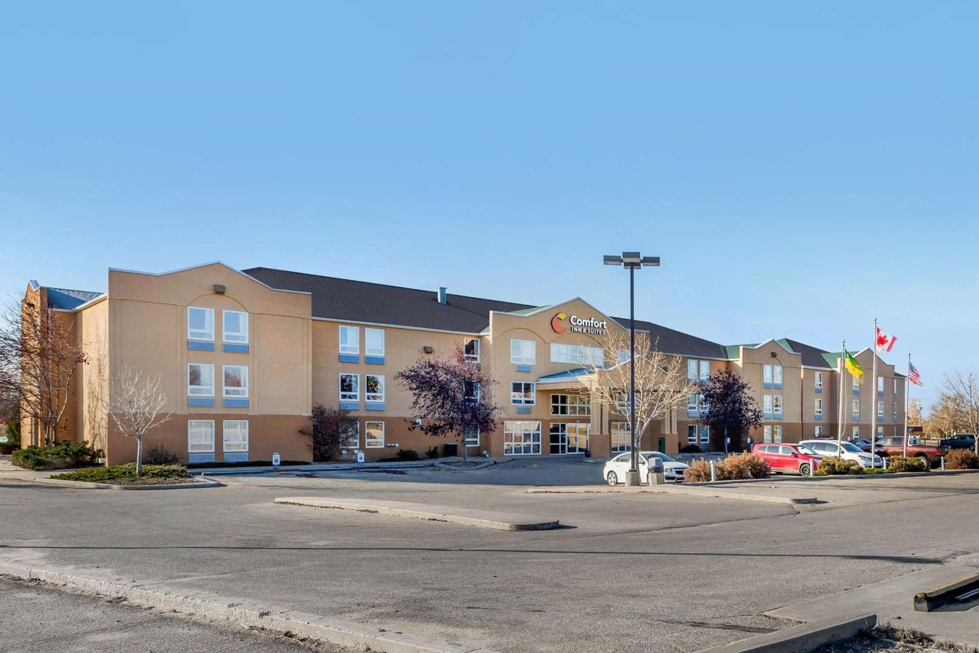 Comfort Inn & Suites Moose Jaw Extérieur photo