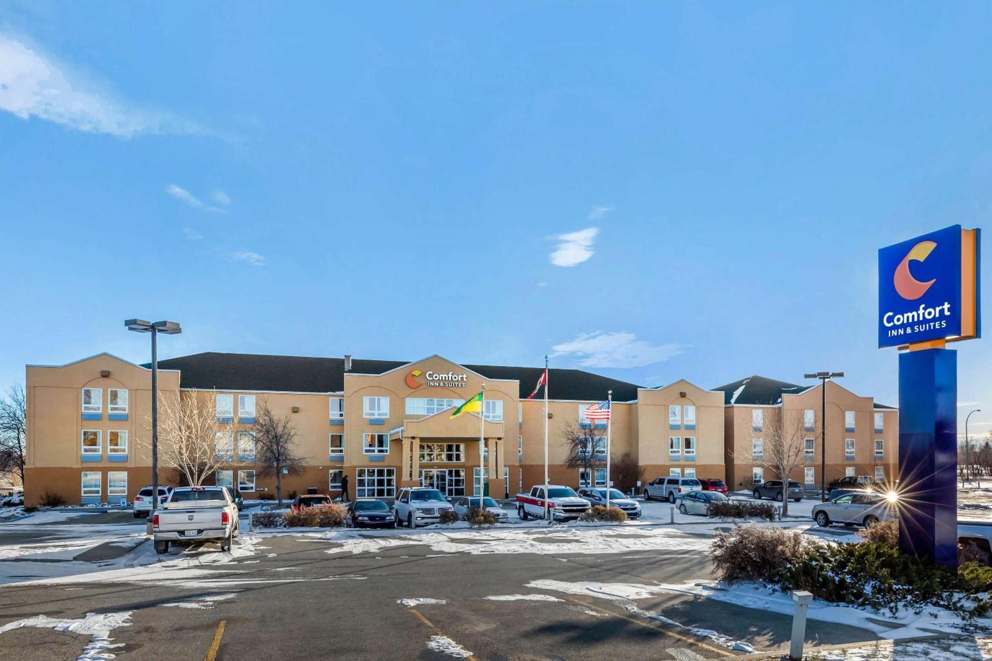 Comfort Inn & Suites Moose Jaw Extérieur photo